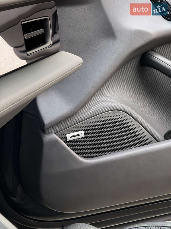 Седан Porsche Taycan 2022 в Луцке