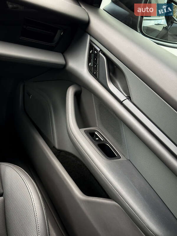 Седан Porsche Taycan 2022 в Луцке