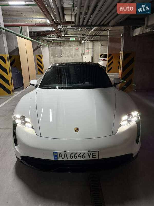 Седан Porsche Taycan 2020 в Киеве