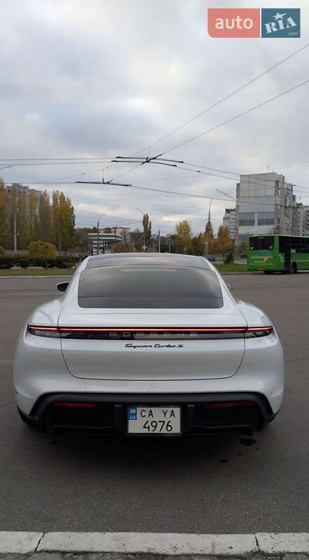 Седан Porsche Taycan 2020 в Киеве