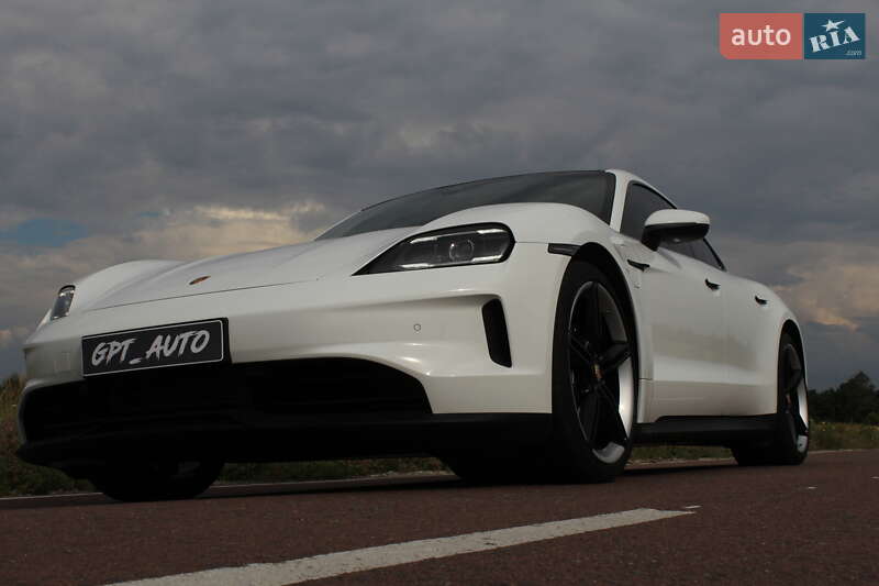 Седан Porsche Taycan 2025 в Киеве