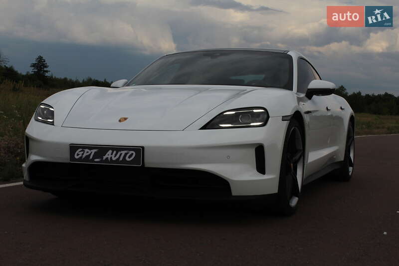 Седан Porsche Taycan 2025 в Киеве