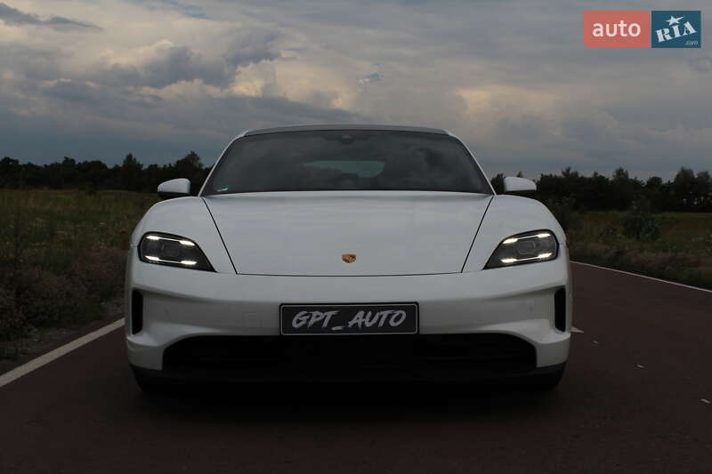 Седан Porsche Taycan 2025 в Киеве