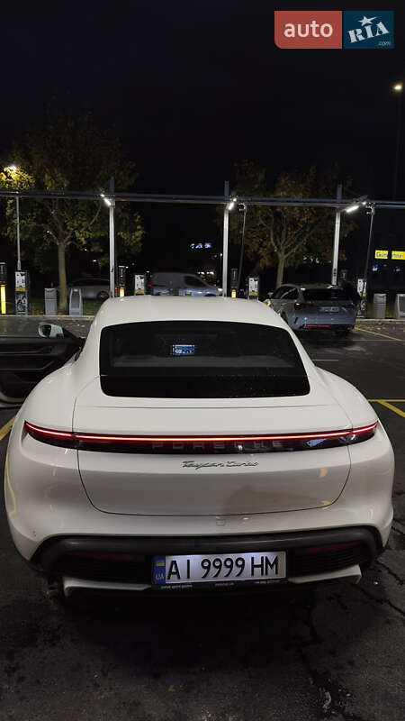 Седан Porsche Taycan 2020 в Ужгороде
