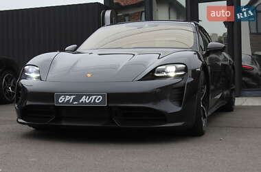 Седан Porsche Taycan 2021 в Киеве