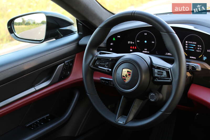 Седан Porsche Taycan 2021 в Києві