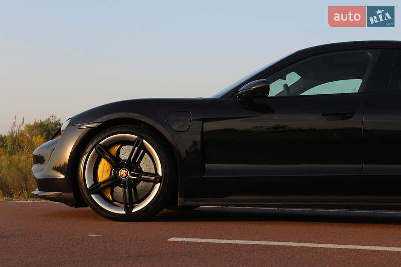 Седан Porsche Taycan 2021 в Києві