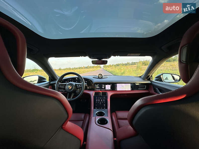Седан Porsche Taycan 2021 в Києві