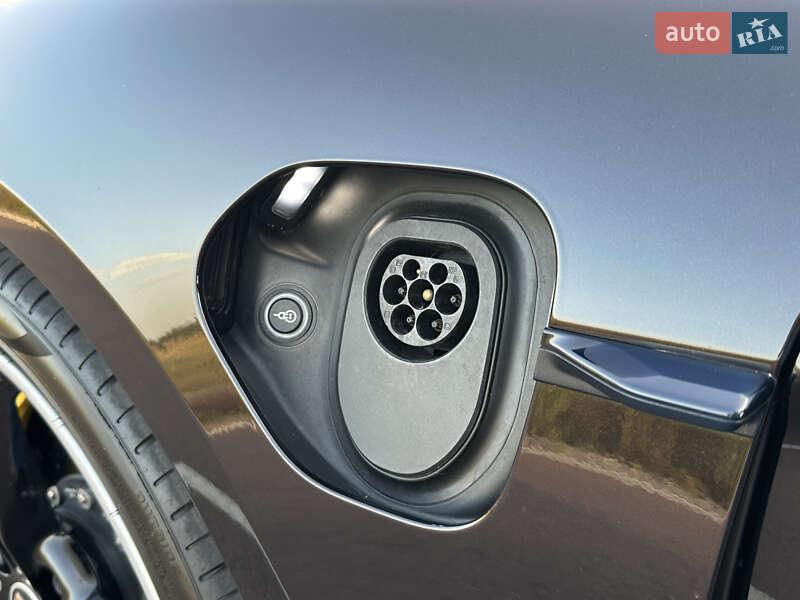 Седан Porsche Taycan 2021 в Києві