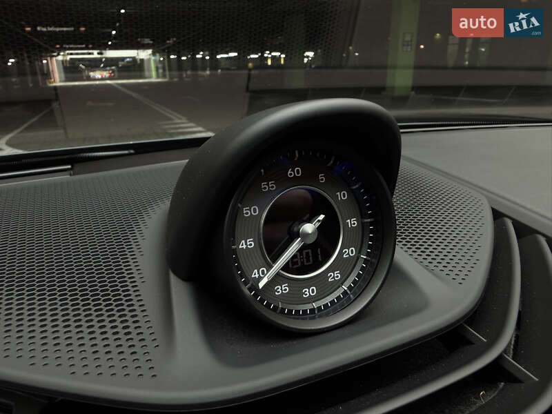 Седан Porsche Taycan 2019 в Киеве фото 34 Седан Porsche Taycan 2019 в Киеве
