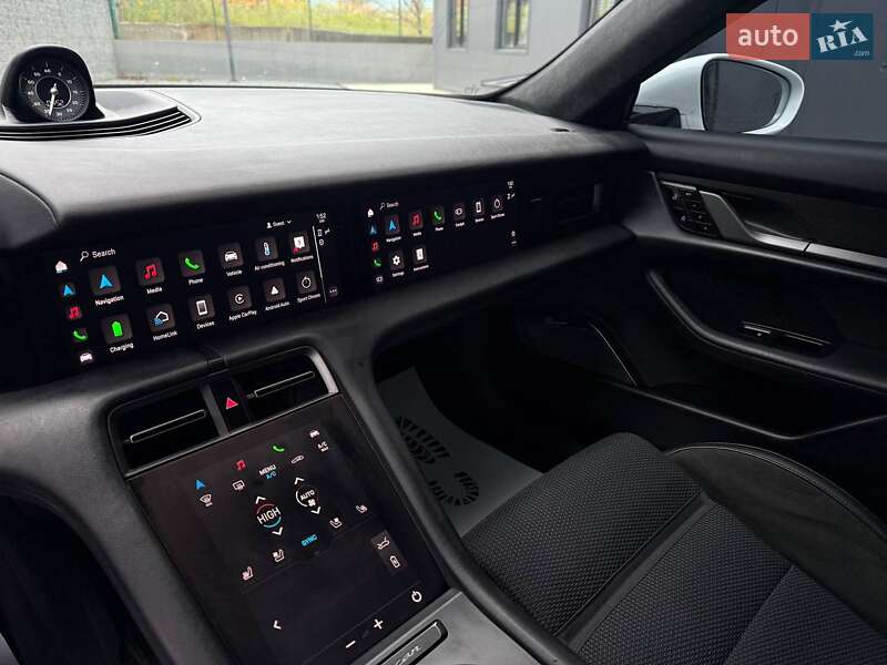 Седан Porsche Taycan 2020 в Луцке