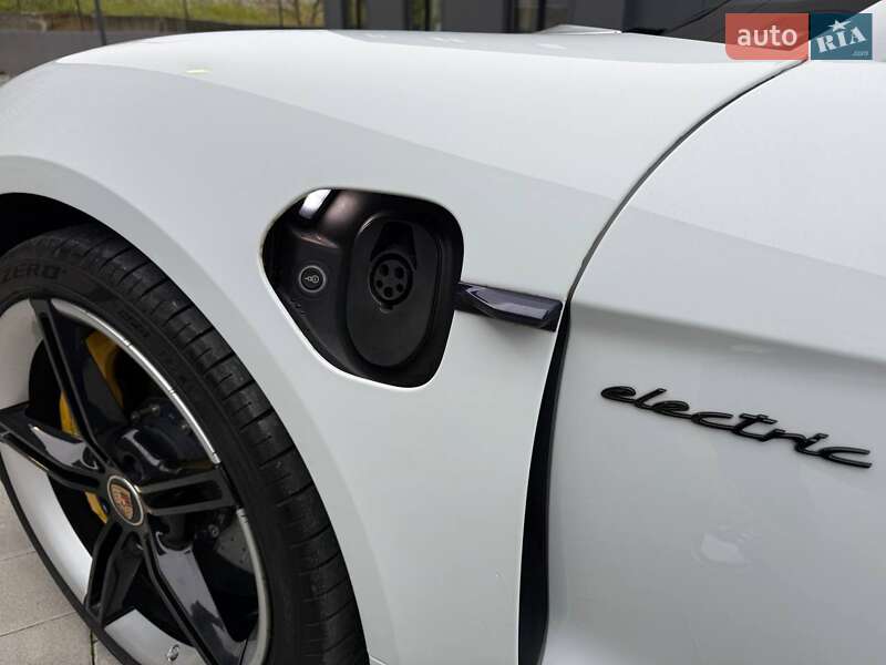 Седан Porsche Taycan 2020 в Луцке
