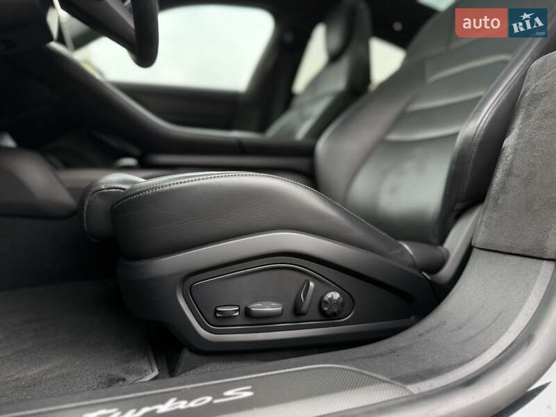 Седан Porsche Taycan 2021 в Львові фото 45 Седан Porsche Taycan 2021 в Львові