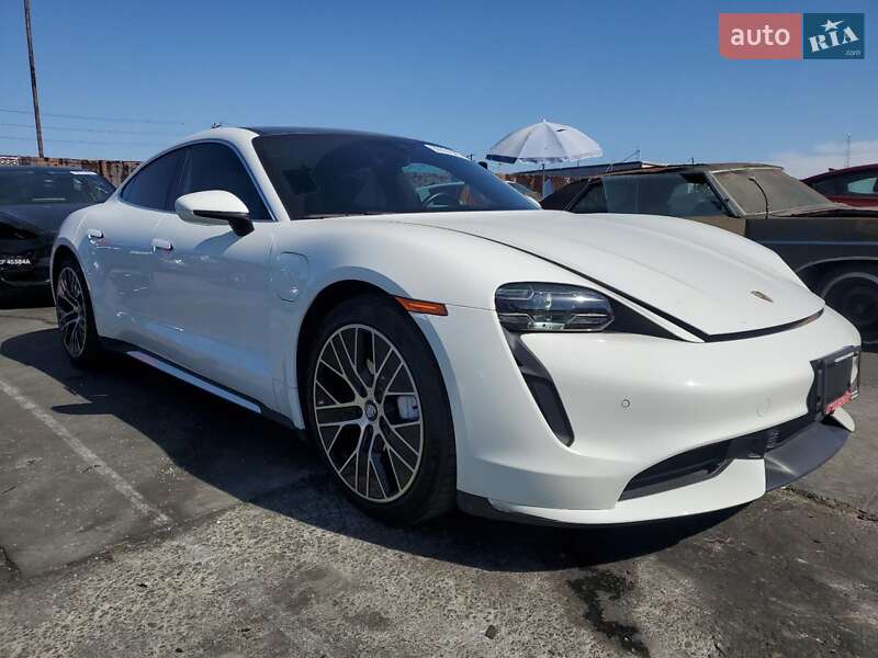 Седан Porsche Taycan 2020 в Киеве