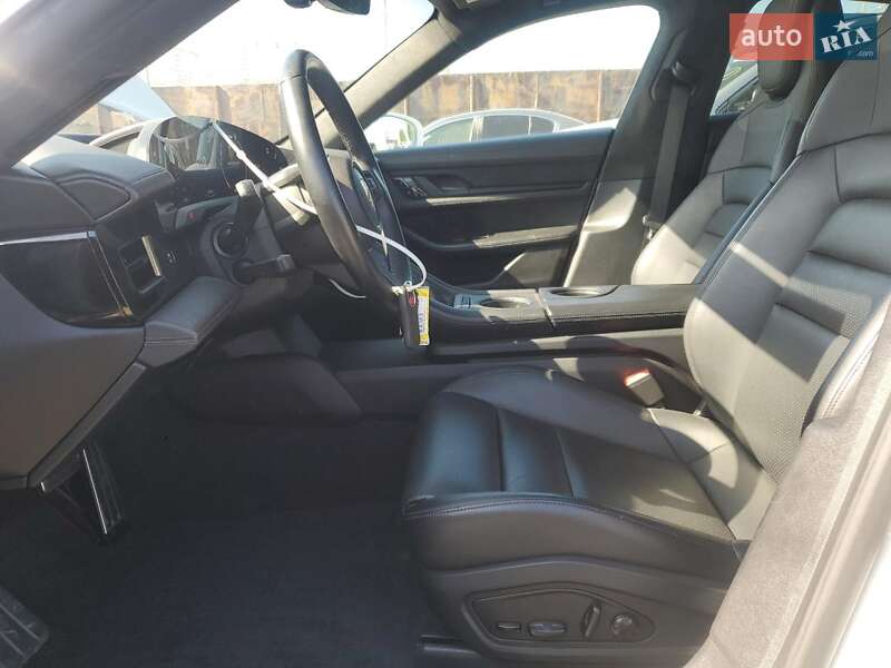 Седан Porsche Taycan 2020 в Киеве