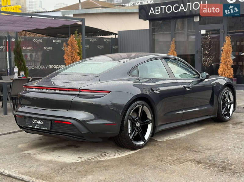 Седан Porsche Taycan 2020 в Києві