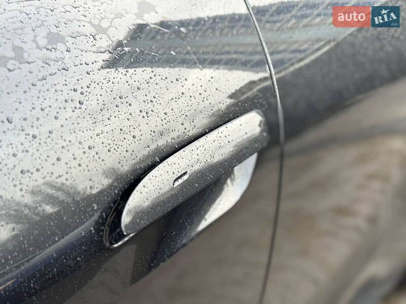 Седан Porsche Taycan 2020 в Києві