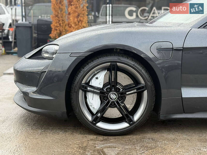 Седан Porsche Taycan 2020 в Києві