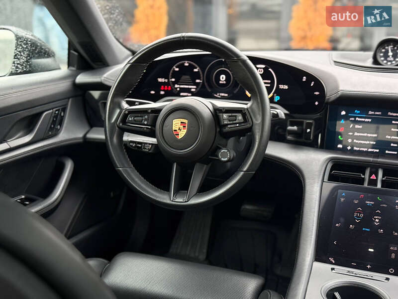 Седан Porsche Taycan 2020 в Києві