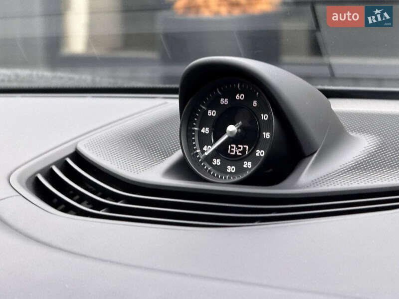 Седан Porsche Taycan 2020 в Києві