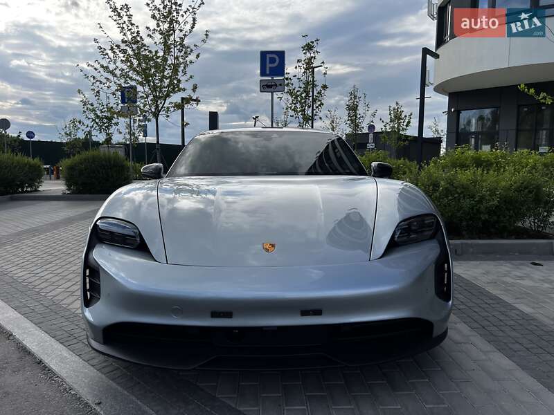 Седан Porsche Taycan 2022 в Киеве