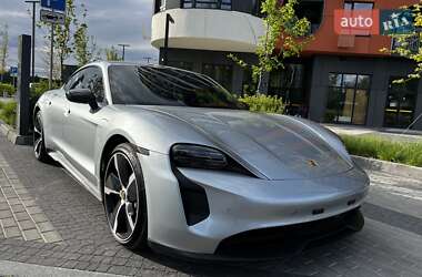 Седан Porsche Taycan 2022 в Киеве