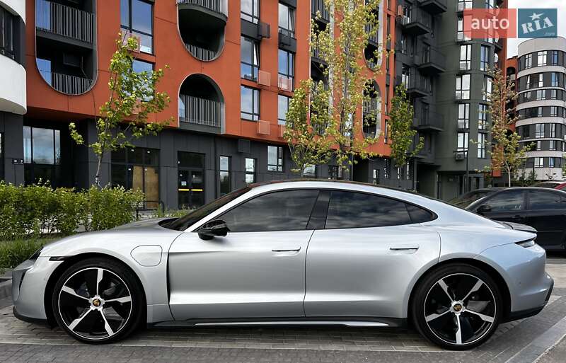 Седан Porsche Taycan 2022 в Киеве