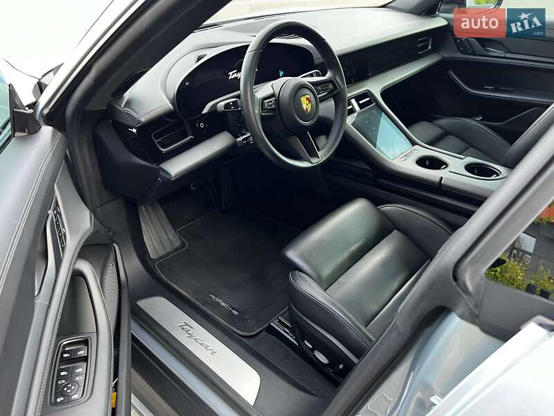Седан Porsche Taycan 2022 в Киеве