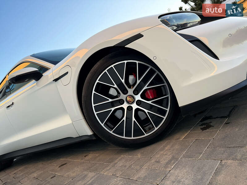 Седан Porsche Taycan 2020 в Луцьку