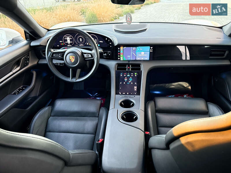 Седан Porsche Taycan 2020 в Луцьку