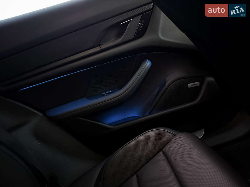 Седан Porsche Taycan 2020 в Луцьку