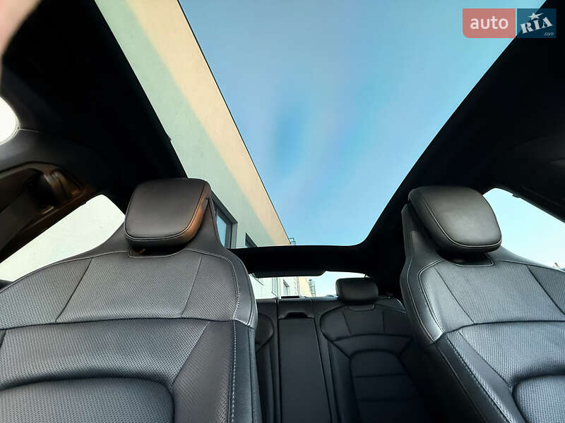 Седан Porsche Taycan 2020 в Луцьку