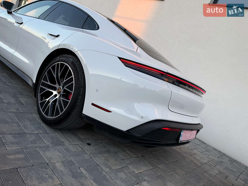 Седан Porsche Taycan 2020 в Луцьку