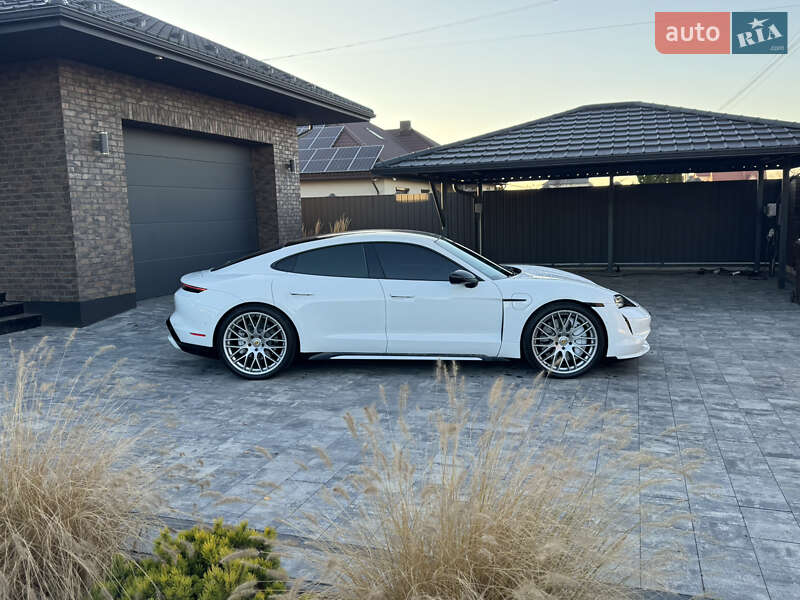 Седан Porsche Taycan 2020 в Луцьку