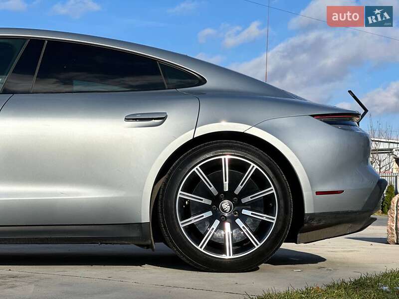 Седан Porsche Taycan 2021 в Луцке