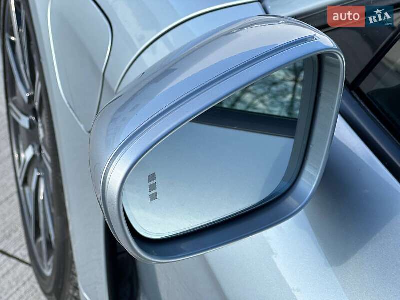 Седан Porsche Taycan 2021 в Луцке