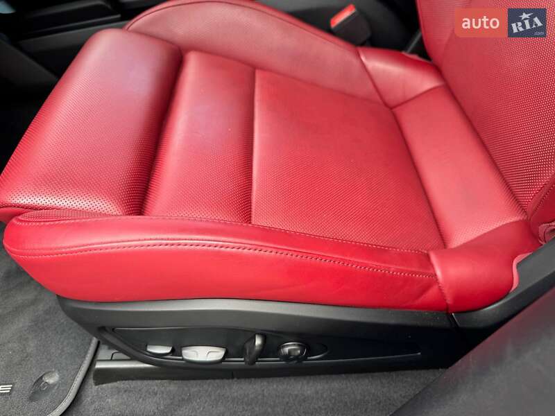 Седан Porsche Taycan 2021 в Луцке