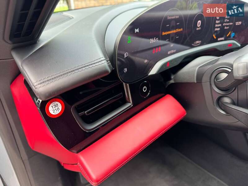 Седан Porsche Taycan 2021 в Луцке