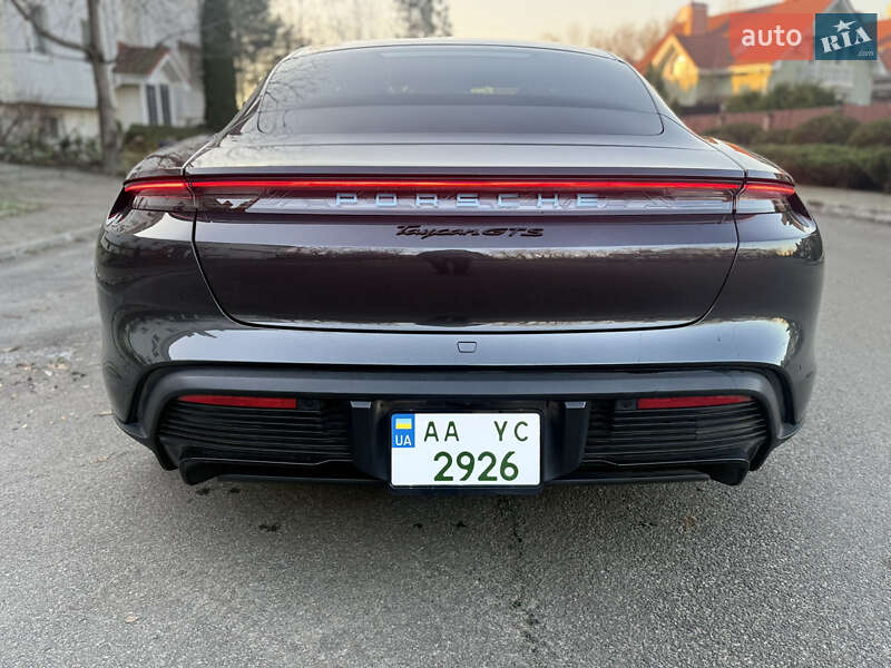 Седан Porsche Taycan 2022 в Киеве