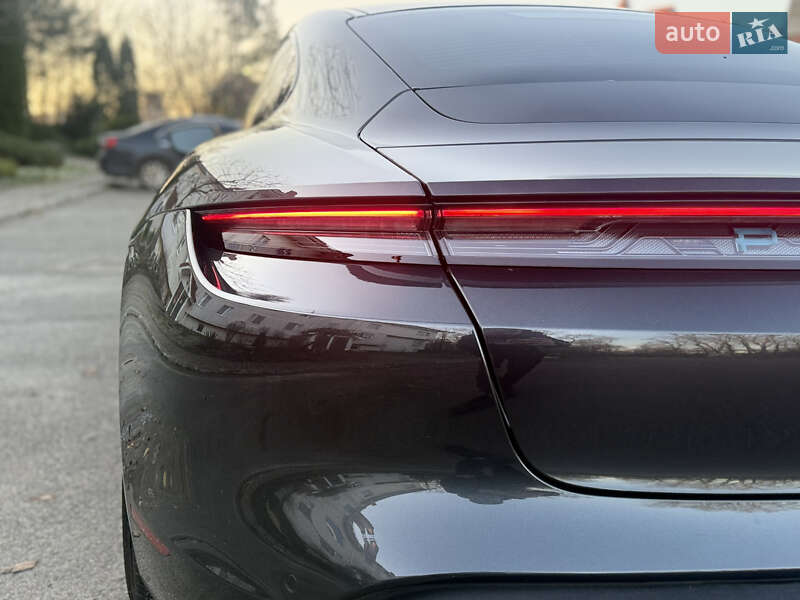 Седан Porsche Taycan 2022 в Киеве