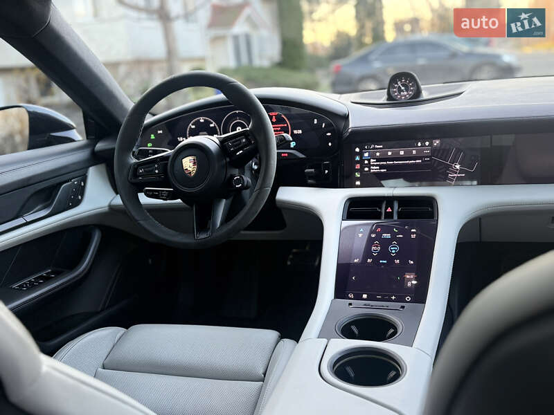 Седан Porsche Taycan 2022 в Киеве
