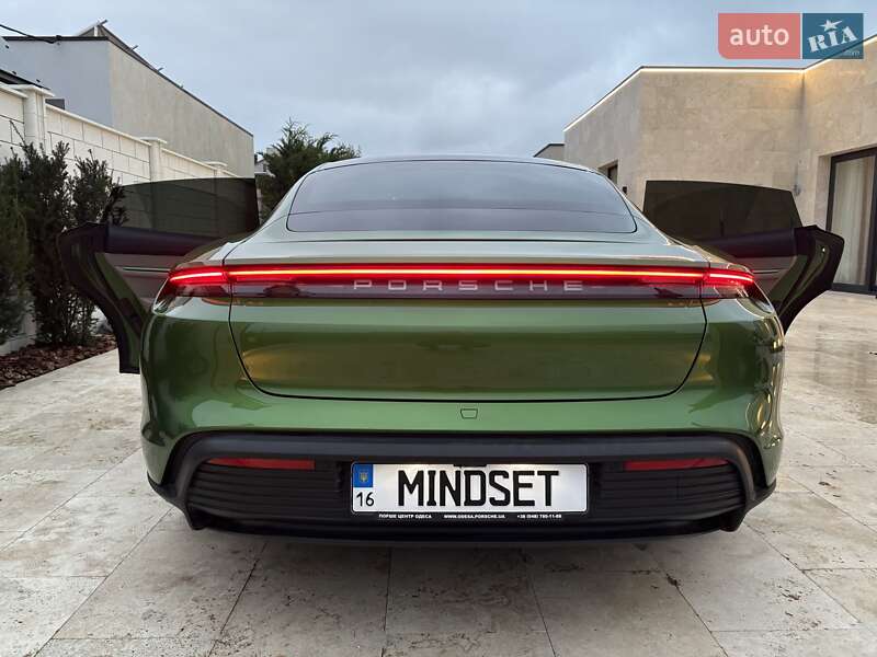 Седан Porsche Taycan 2020 в Одесі