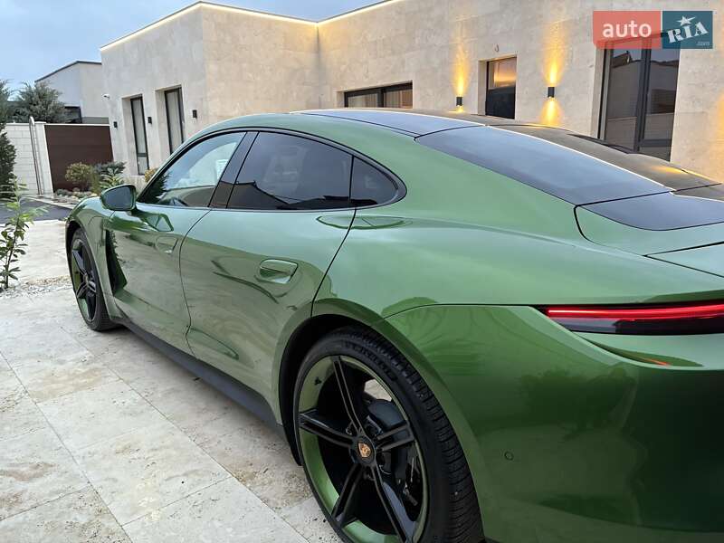 Седан Porsche Taycan 2020 в Одесі