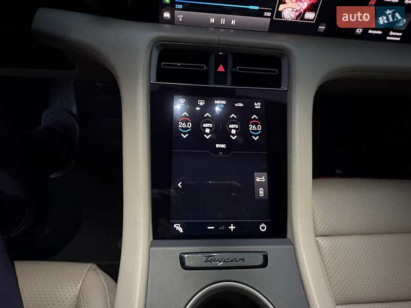 Седан Porsche Taycan 2020 в Одесі