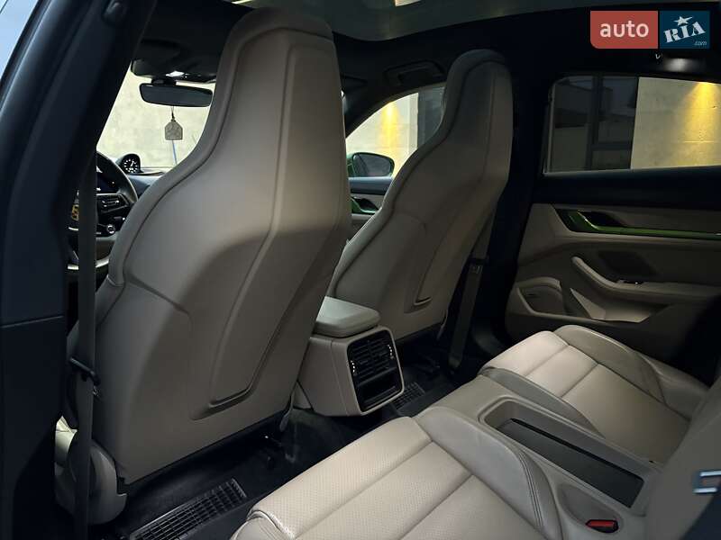 Седан Porsche Taycan 2020 в Одесі