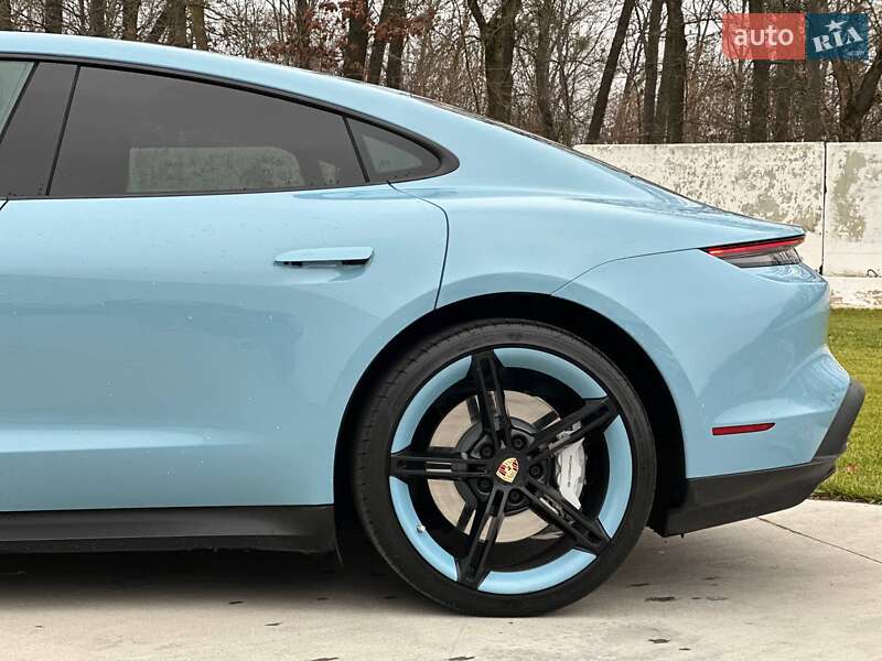 Седан Porsche Taycan 2022 в Луцьку