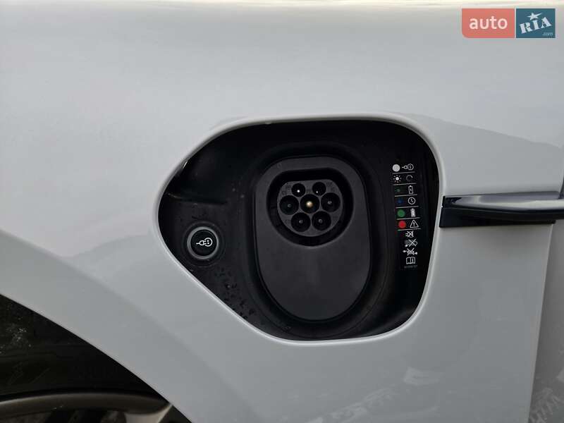 Седан Porsche Taycan 2021 в Киеве фото 22 Седан Porsche Taycan 2021 в Киеве