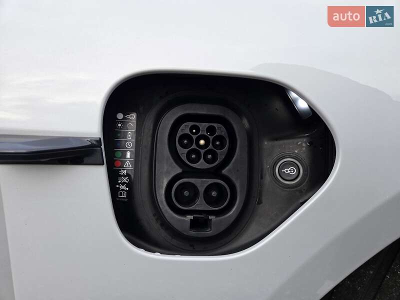 Седан Porsche Taycan 2021 в Киеве фото 24 Седан Porsche Taycan 2021 в Киеве