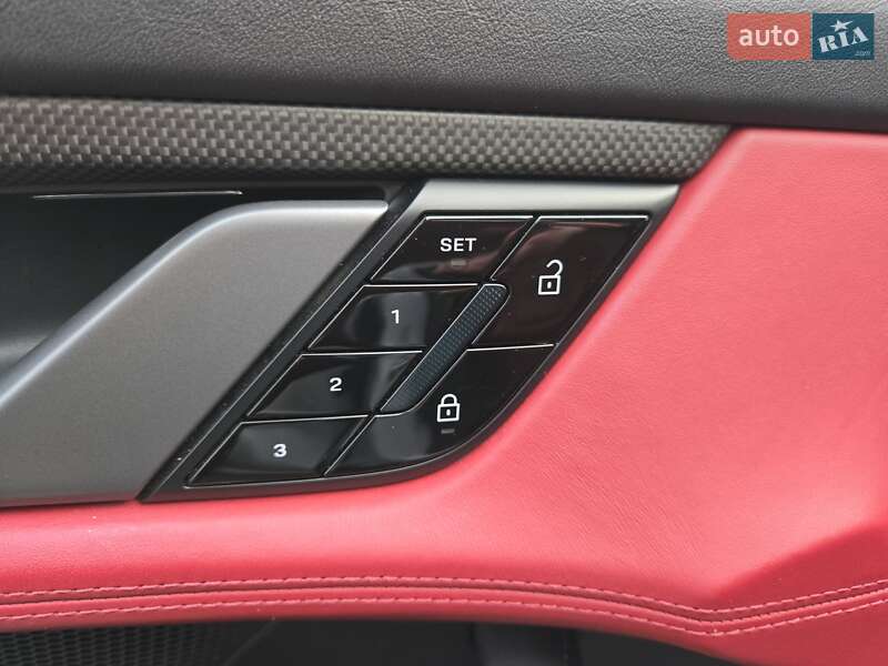 Седан Porsche Taycan 2021 в Киеве фото 28 Седан Porsche Taycan 2021 в Киеве