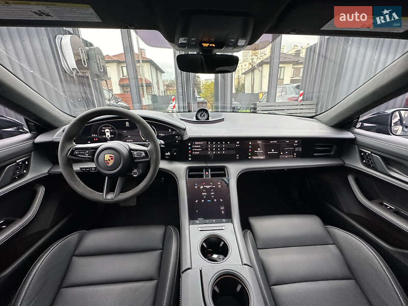 Седан Porsche Taycan 2021 в Киеве